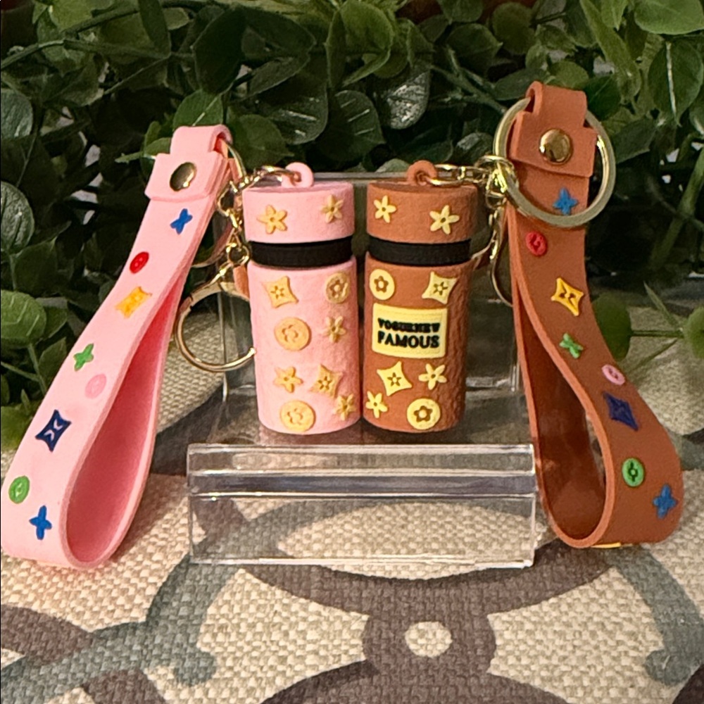 2 Colorful Keychain Set - Picture 4 of 8